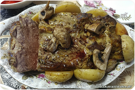 Ростбиф – говядина, запеченная с картошкой и грибами
