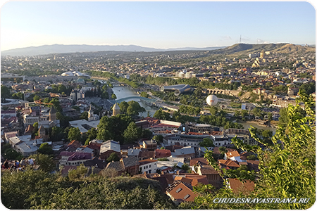 Вид на Тбилиси от крепости Нарикала